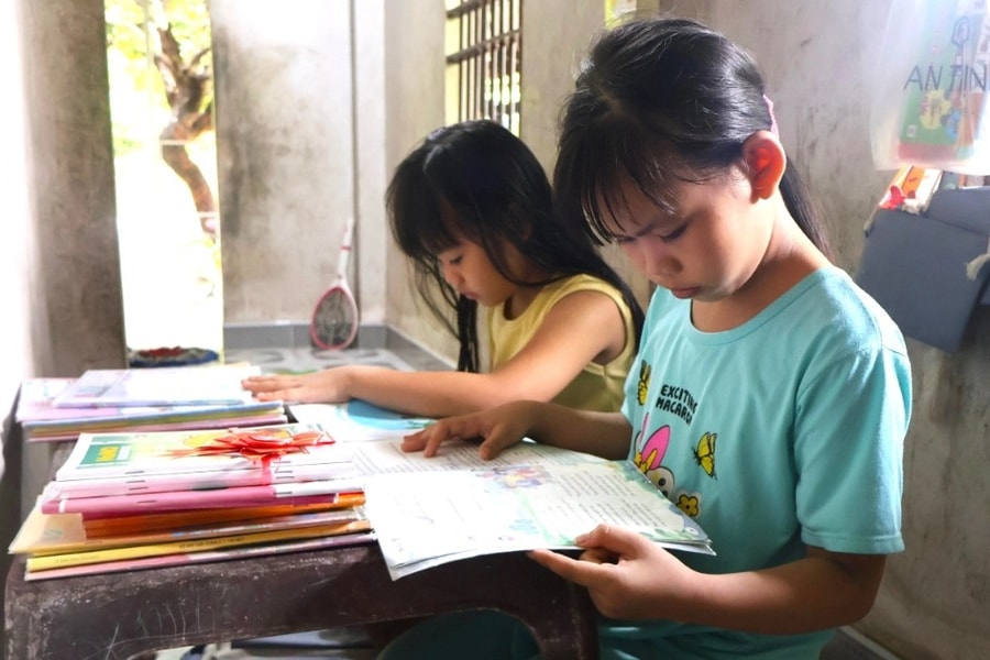 Chồng ngạt khí rơm rạ tử vong, vợ và 4 con lâm cảnh khốn cùng