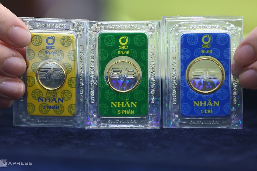 Từ hôm nay, mua bán vàng trên 20 triệu phải chuyển khoản