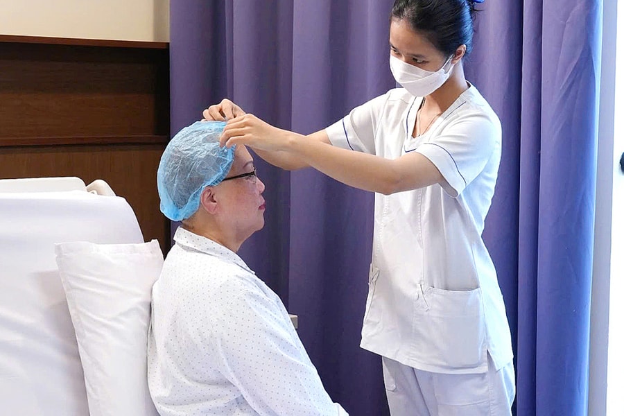 Phẫu thuật '2 trong 1' cắt u, bít túi phình mạch não