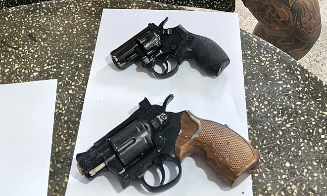 Mang 3 súng tự chế đi trộm chó