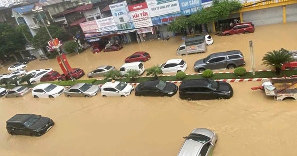 Ô tô ngập nước la liệt ở vùng bão lũ, các hãng bảo hiểm chi trả ra sao?