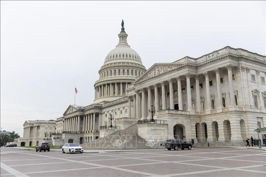 Mỹ bắt đầu đợt sa thải nhân viên liên bang do đóng cửa chính phủ