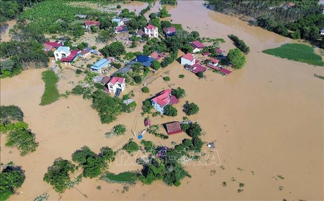 Bắc Ninh: Tập trung khắc phục hậu quả thiên tai, cứu trợ cho người dân vùng bị cô lập
