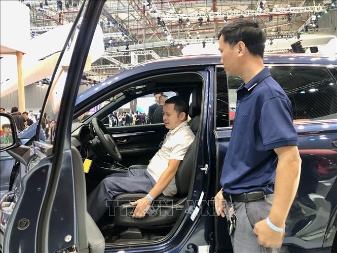 Xe nhập khẩu dẫn dắt thị trường ô tô Việt Nam