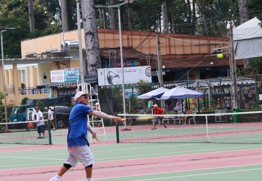 Chơi thể thao phong trào – Bài 1: Khi lời mời trở thành ‘con dao hai lưỡi’