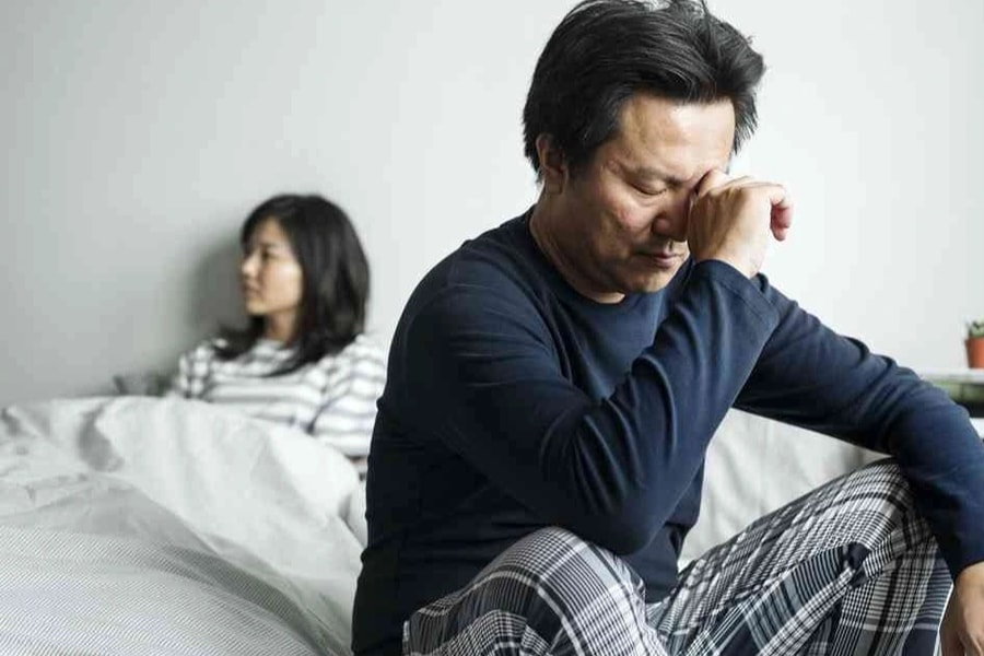 Mới 45 tuổi, vợ tôi đã đòi “nghỉ hưu” chuyện ân ái