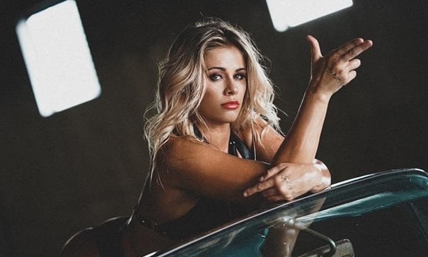 Nữ võ sĩ bỏ UFC, hốt bạc từ mạng xã hội người lớn