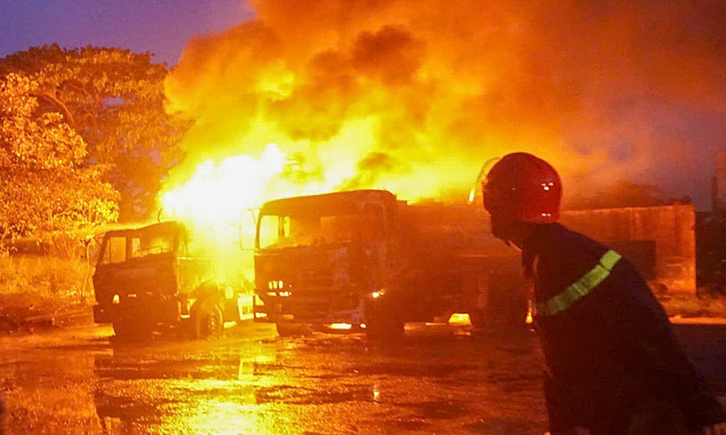 Cháy hai xe bồn chở xăng ở Đà Nẵng