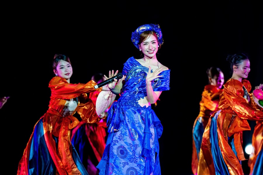 Hòa Minzy hóa Thị Mầu ở Lễ hội Văn hóa Thế giới tại Hà Nội