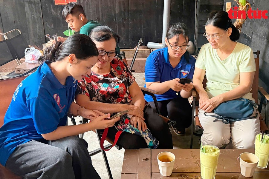 Lan tỏa phong trào ‘Bình dân học vụ số’ tại địa bàn dân cư