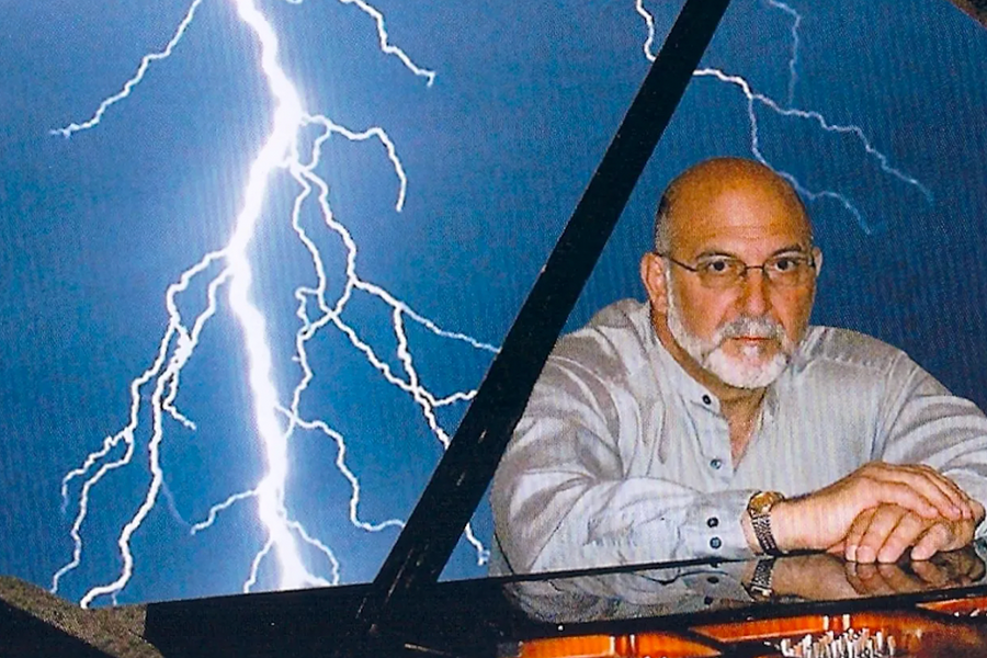 Bác sĩ thành thiên tài piano sau khi bị sét đánh