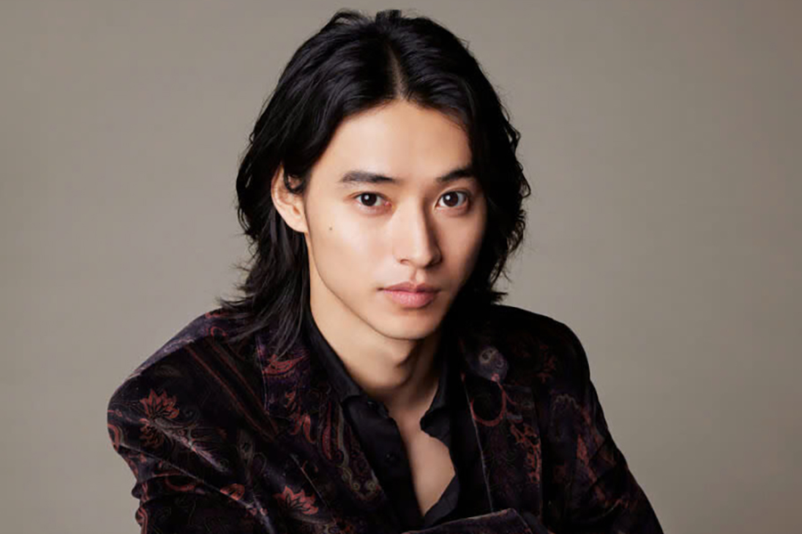 Vẻ điển trai của 'quốc bảo' Nhật Bản