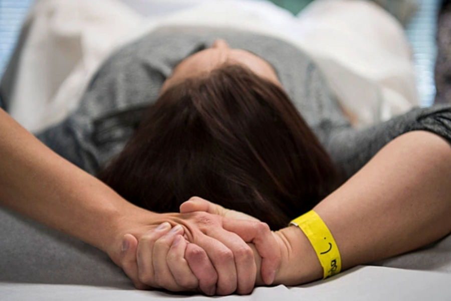 Giấu gia đình phá thai