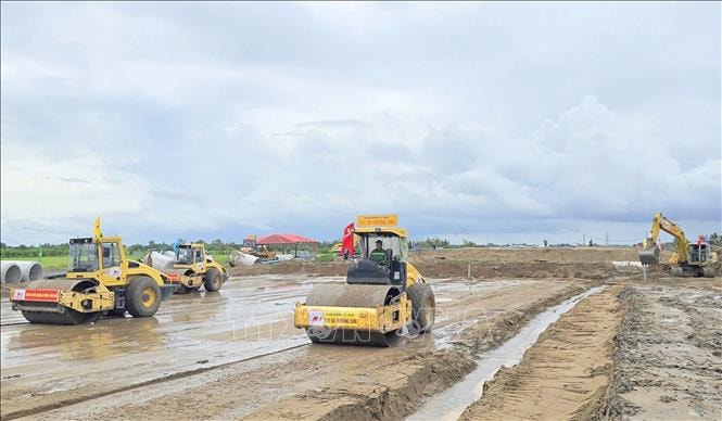 Đẩy nhanh nhịp thi công cao tốc Châu Đốc - Cần Thơ - Sóc Trăng giai đoạn 1