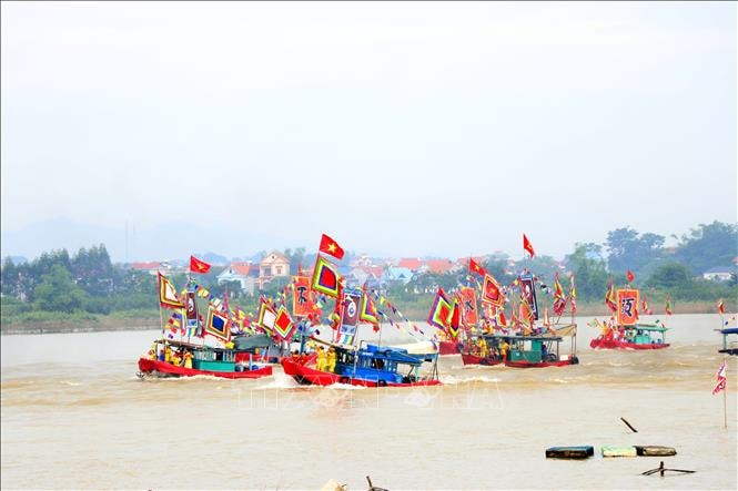 Độc đáo diễn xướng hội quân trên sông Lục Đầu