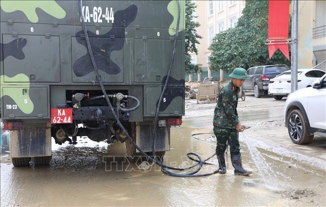 Quân đội khắc phục hậu quả bão lũ tại các kho đạn, kho xăng dầu