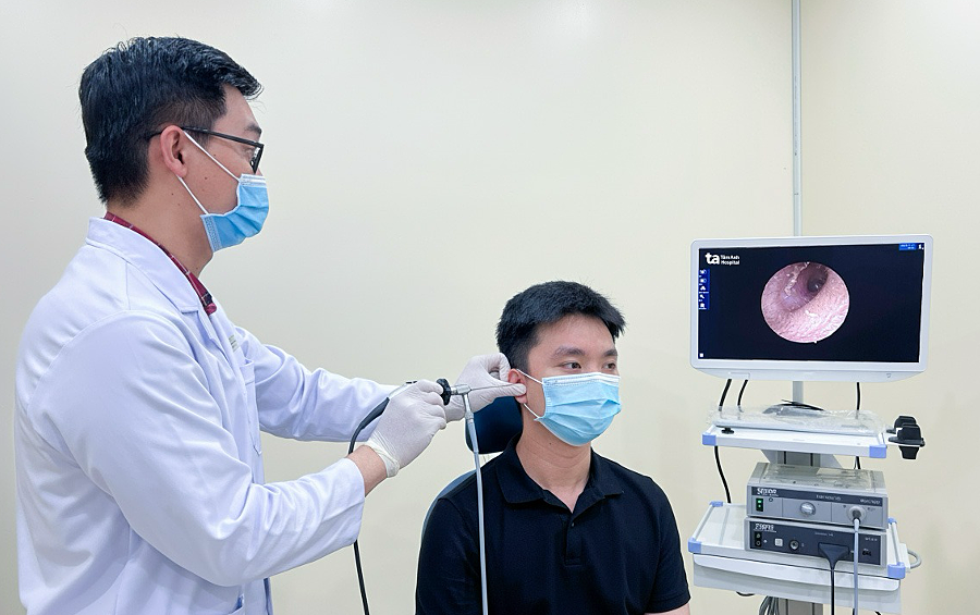 Đeo tai nghe không vệ sinh gây hại thế nào?