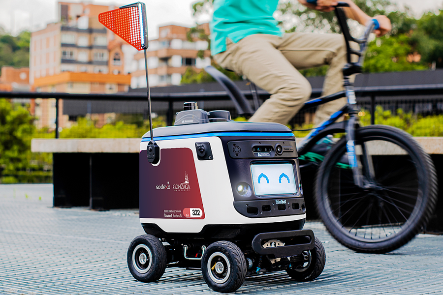 Robot giao đồ ăn - xu hướng mới ở đại học Mỹ