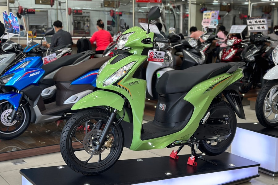 Tiêu thụ xe máy xăng của người Việt chững lại