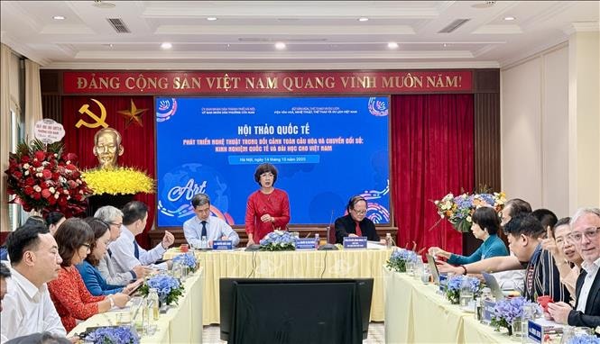 Tìm hướng phát triển nghệ thuật trong bối cảnh toàn cầu hóa và chuyển đổi số