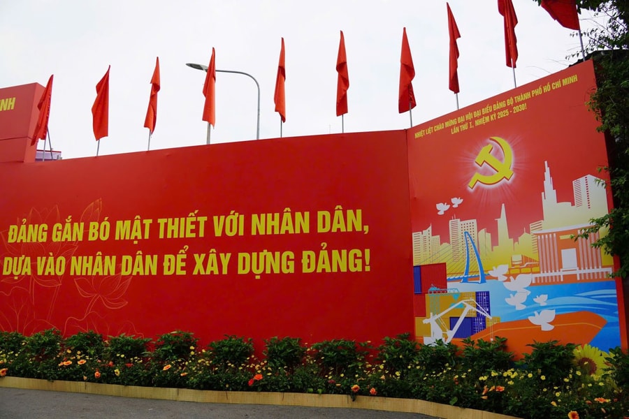 TP Hồ Chí Minh rực rỡ cờ hoa chào mừng Đại hội đại biểu Đảng bộ lần thứ I