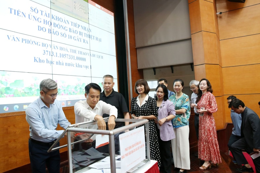 Quyên góp gần 4,3 tỉ đồng ủng hộ đồng bào bị thiệt hại do bão lũ