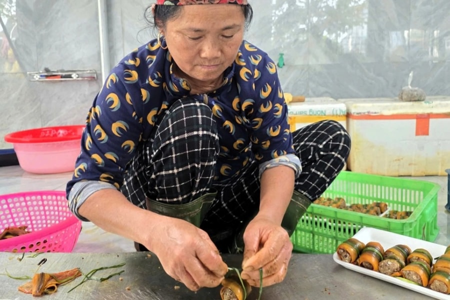 Nghề lạ mà quen ở nông thôn, có thể kiếm đến nửa triệu đồng mỗi ngày