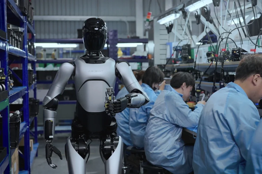 Mắt xích kết nối robot hình người với robot công nghiệp