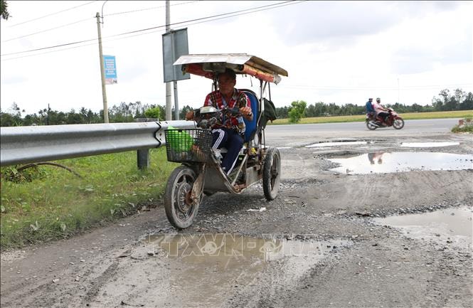 Cần Thơ: Cần sớm khắc phục đường nối tỉnh lộ 931B và Quốc lộ 61C đang xuống cấp