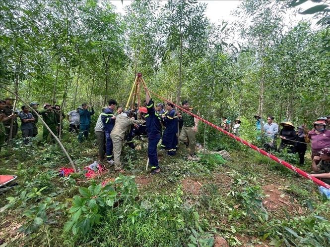 Ứng cứu kịp thời người dân bị rơi xuống giếng