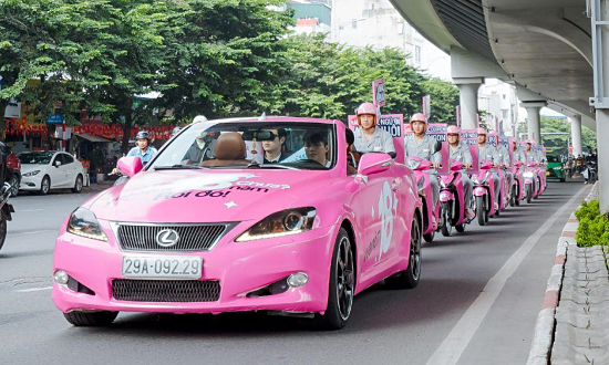 Vua Nệm truyền thông điệp ngủ đủ giấc bằng đoàn diễu hành pyjama