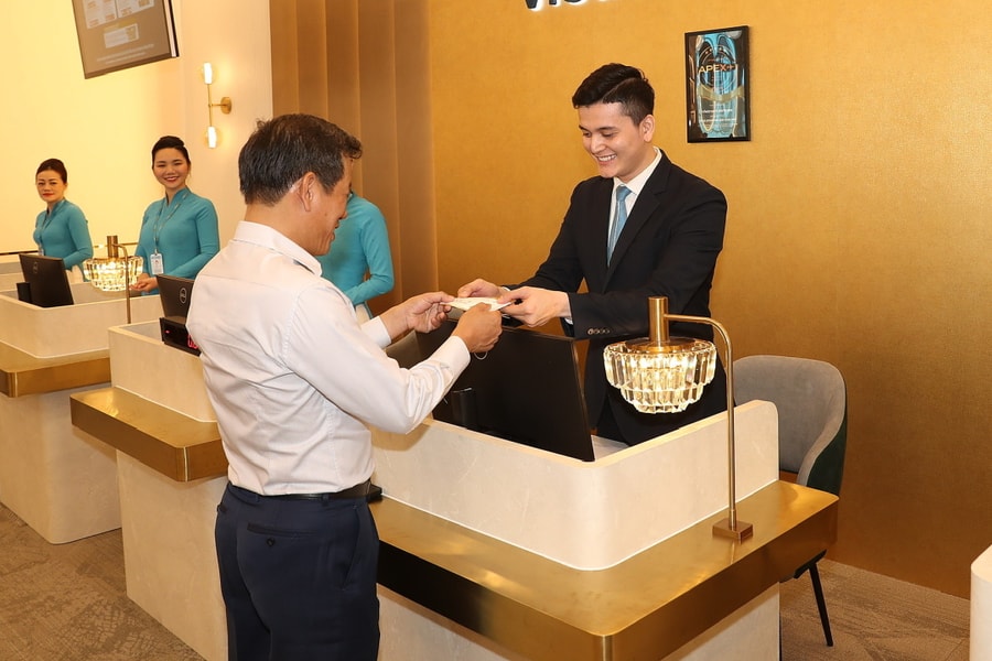 Hàng không Việt mở mô hình check-in trong phòng chờ thương gia