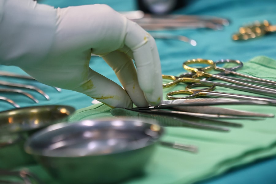 Người phụ nữ mang khối u to như thai 7 tháng