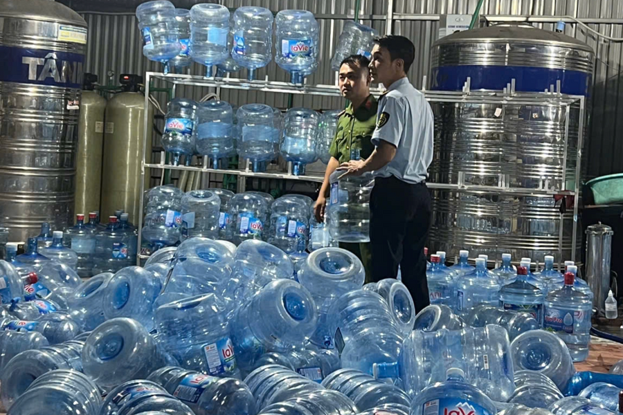 Nước lã 'đội lốt' nước tinh khiết tàn phá sức khỏe thế nào