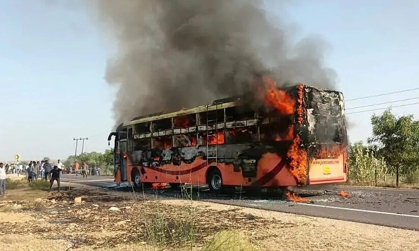 Cháy xe khách ở Ấn Độ, ít nhất 20 người chết