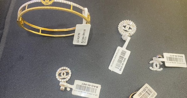 Kiểm tra tiệm vàng, phát hiện sản phẩm giả nhãn hiệu Chanel, Louis Vuitton