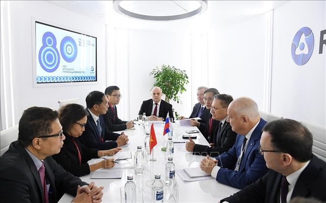 Phó Thủ tướng Bùi Thanh Sơn làm việc với Phó Thủ tướng Nga và tiếp một số doanh nghiệp Nga