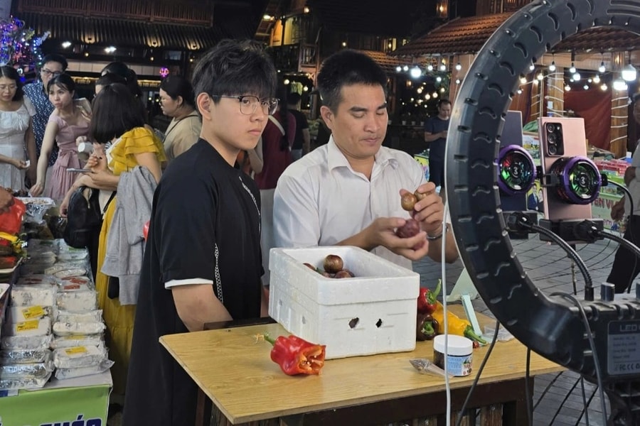 Ông chủ tiệm vùng cao "liều lĩnh lên sóng" bán nông sản kiếm tiền chục tỷ