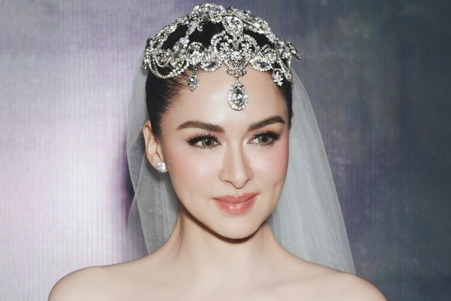 'Mỹ nhân đẹp nhất Philippines' catwalk với đầm cúp ngực