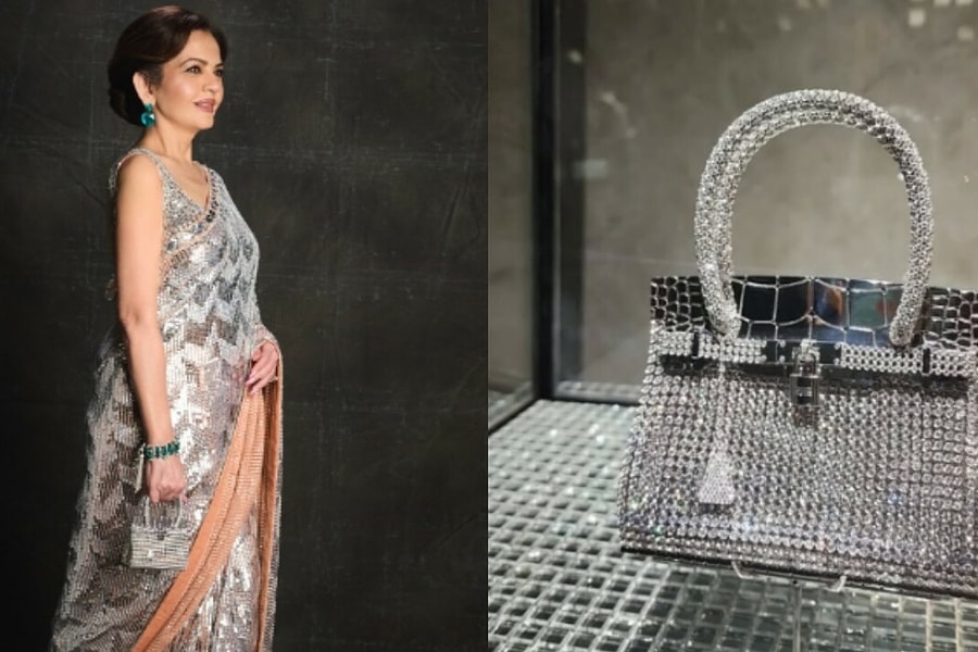 Vợ tỷ phú giàu nhất châu Á xách túi đính 3.000 viên kim cương