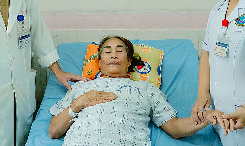 Tưởng đau dạ dày hóa mảnh xương cá đâm thủng ruột non