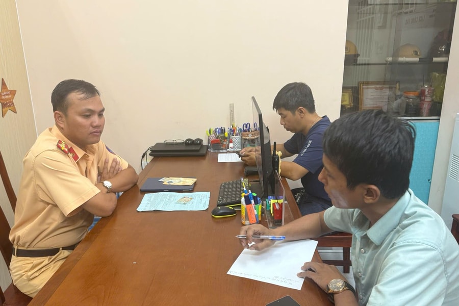 Công an TP Hồ Chí Minh xử lý nghiêm vụ hai ô tô chèn ép nhau trên đường Lê Quang Đạo