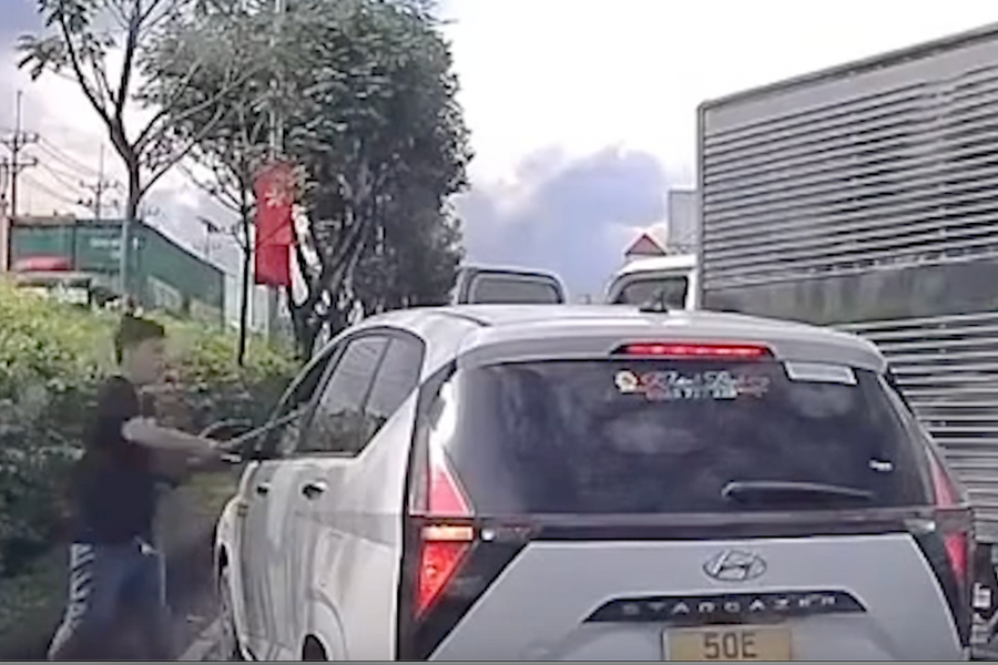 Tài xế truy đuổi, đập kính ôtô sau mâu thuẫn ở TP HCM