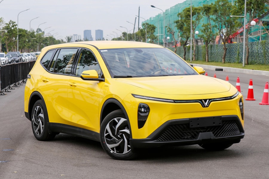 Doanh số MPV cỡ trung tháng 9 - VinFast Limo Green chiếm ngôi đầu