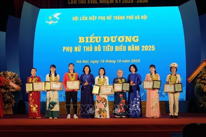 Ngày Phụ nữ Việt Nam 20/10: Phụ nữ Thủ đô khẳng định vị thế trong kỷ nguyên mới