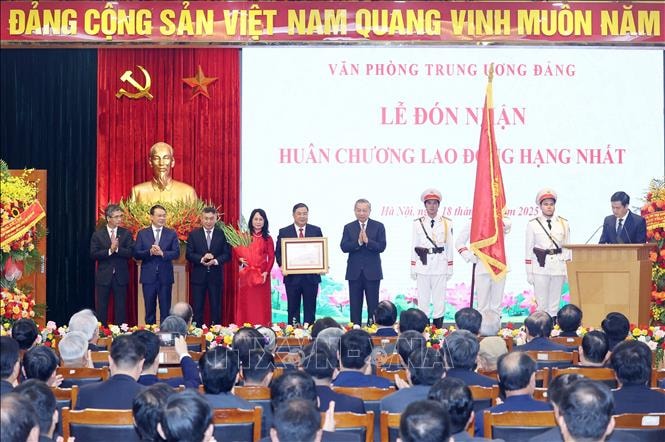 Tổng Bí thư: Văn phòng Trung ương Đảng cần đóng vai 'nhạc trưởng', làm gương mẫu mực