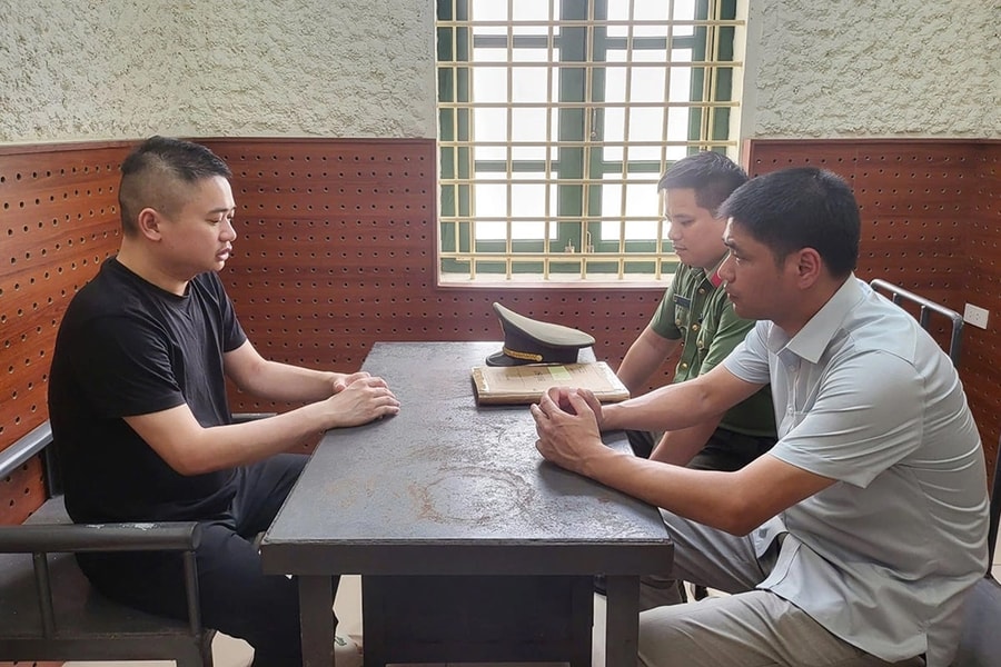 Phóng viên tống tiền doanh nghiệp, dùng bằng giả xin cấp thẻ nhà báo