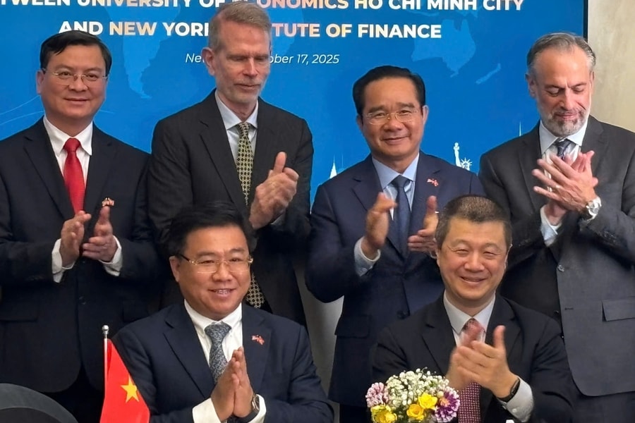 Liên kết 'lò luyện' Phố Wall đào tạo nhân sự cho Trung tâm tài chính