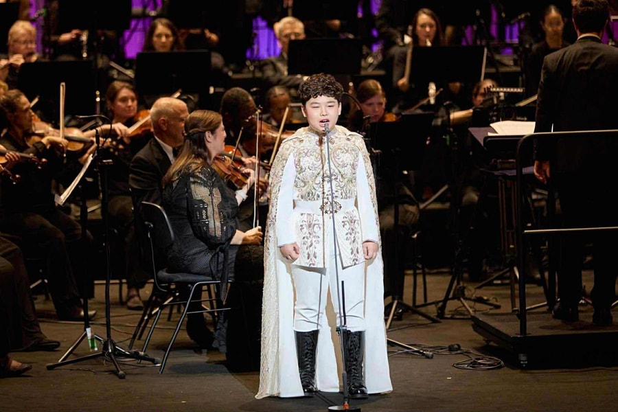 Giọng ca opera 13 tuổi của Việt Nam hát với dàn nhạc giao hưởng lừng danh Mỹ