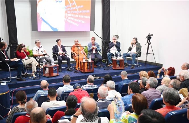 Lý luận cách mạng gắn liền với thực tế phát triển và xu thế thời đại của Việt Nam